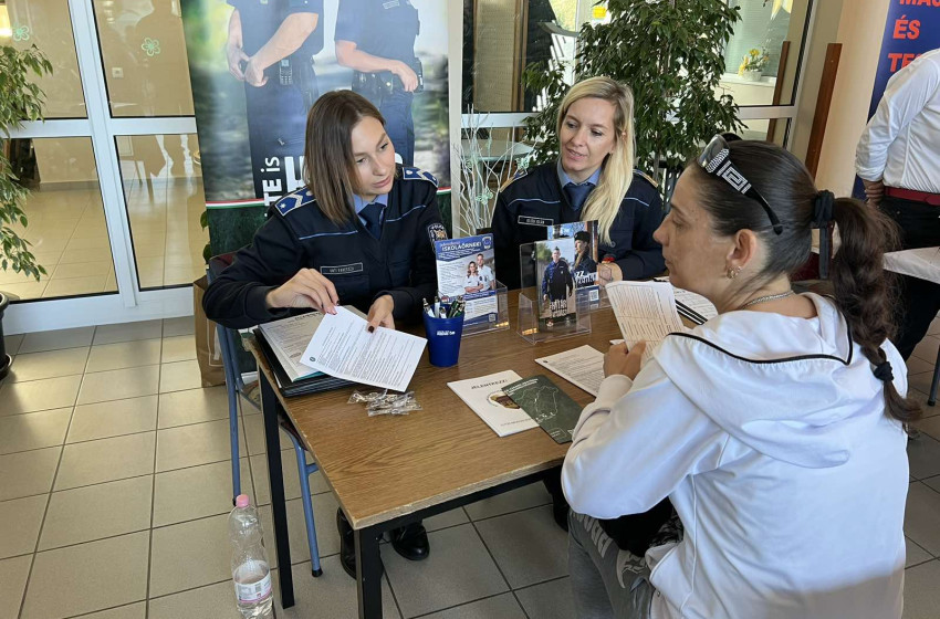 Csornán az állásbörzén toborzott a rendőrség